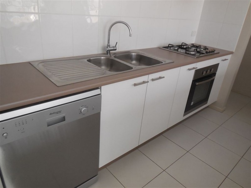102 Valentine Cir, Augustine Heights QLD 4300