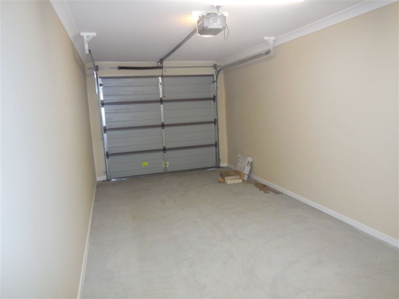 2/8 Robert Pl, Yamanto QLD 4305