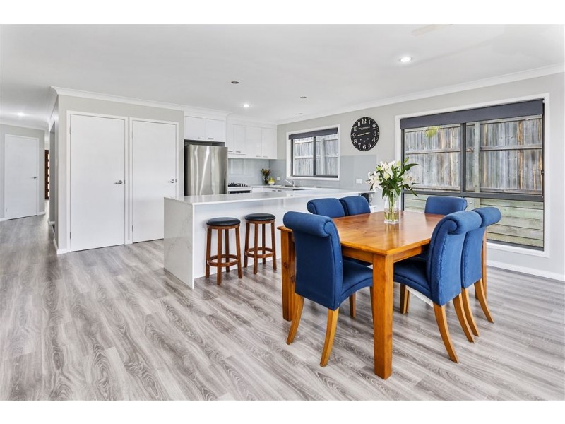 6 Grand South Circuit, Springfield Lakes QLD 4300