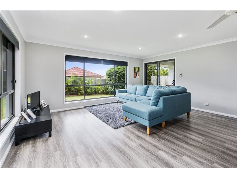 6 Grand South Circuit, Springfield Lakes QLD 4300