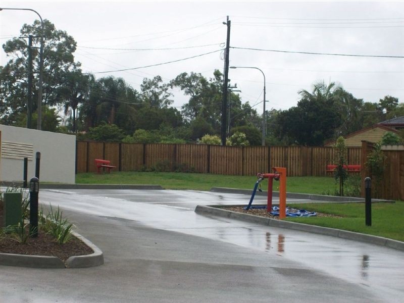 2/11 Emerald Dr, Regents Park QLD 4118