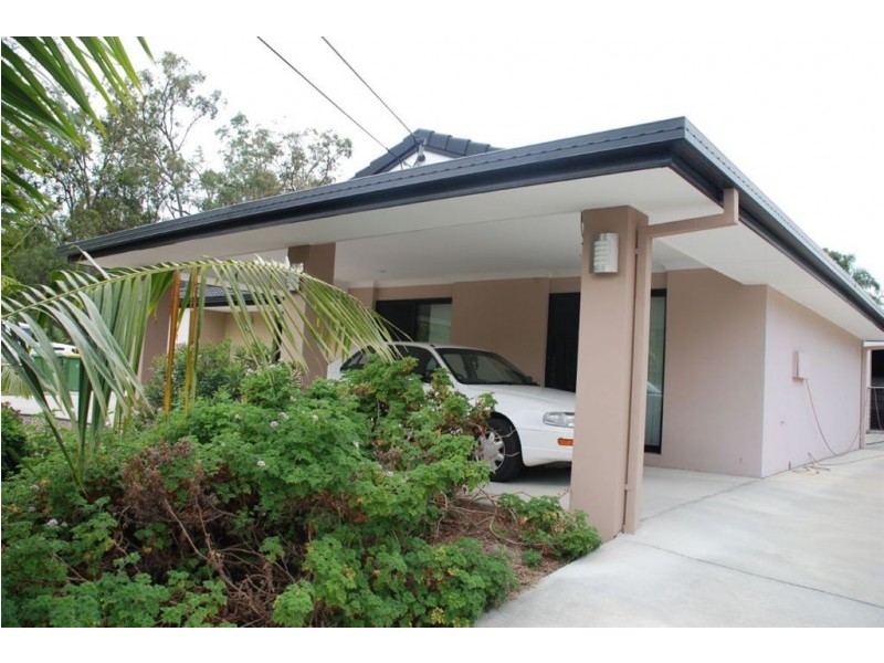 131-133 Cochrane St, Camira QLD 4300