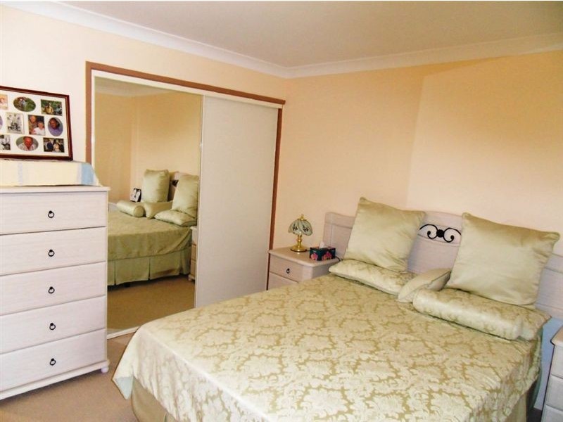131-133 Cochrane St, Camira QLD 4300