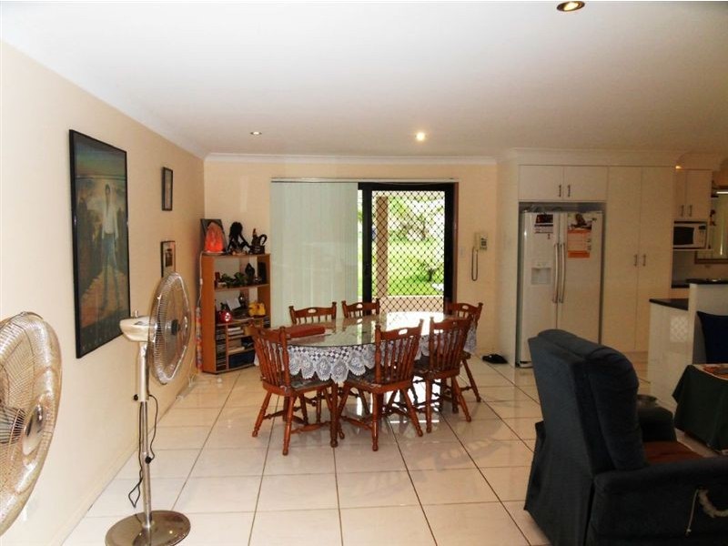 131-133 Cochrane St, Camira QLD 4300