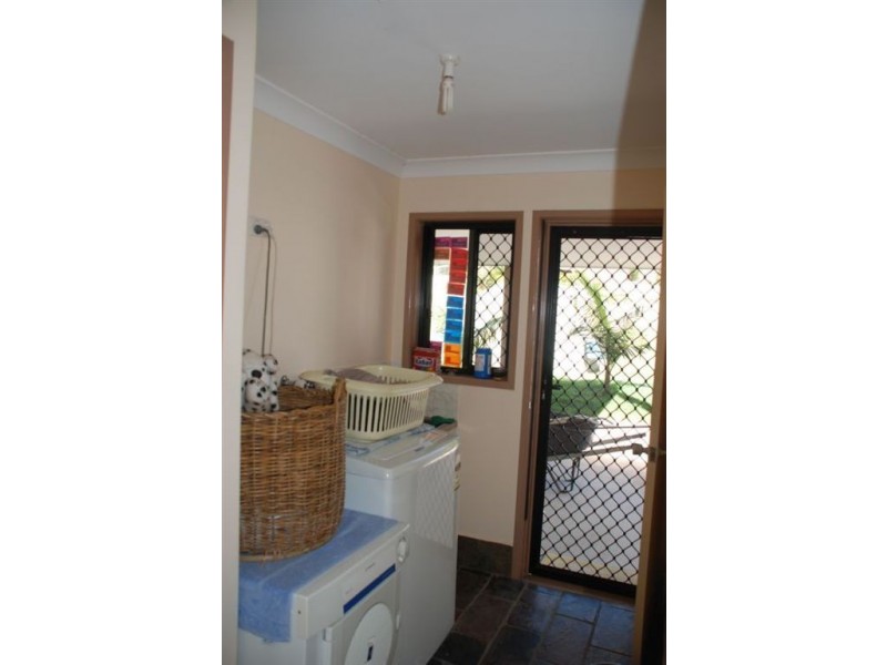 131-133 Cochrane St, Camira QLD 4300