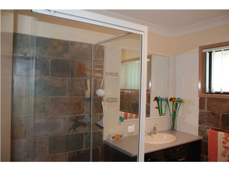 131-133 Cochrane St, Camira QLD 4300