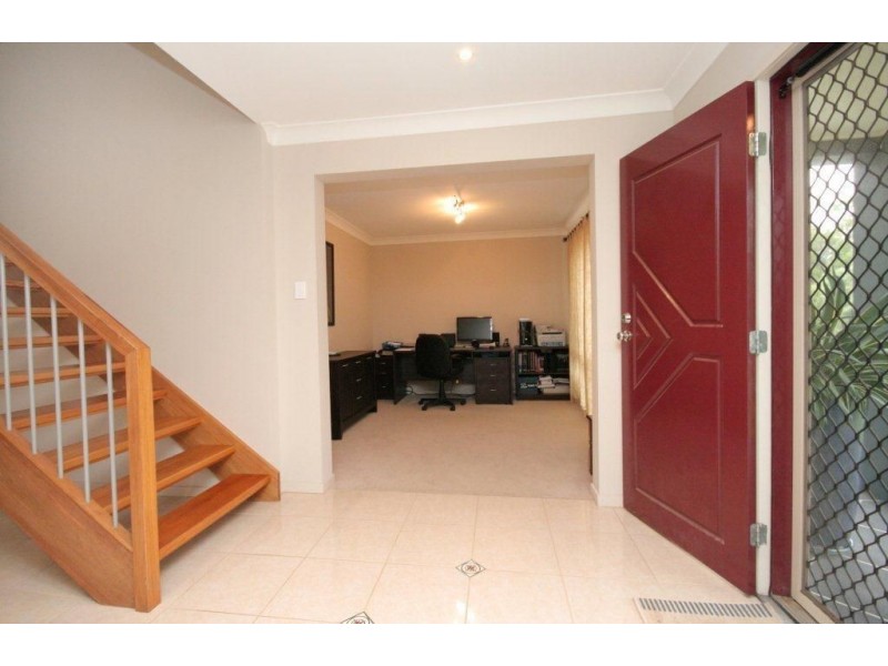 1 Pineview Place, Springfield QLD 4300
