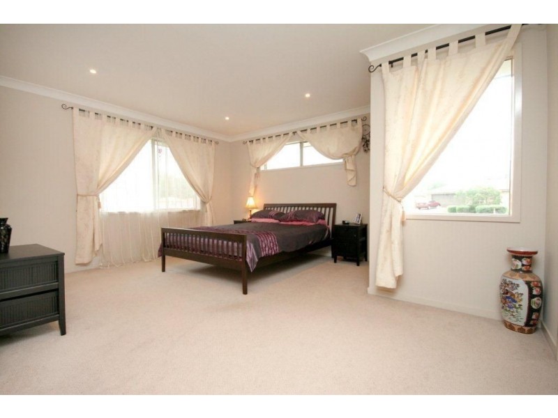 1 Pineview Place, Springfield QLD 4300