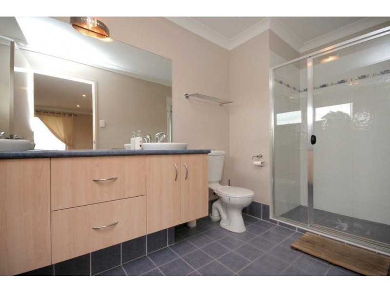 1 Pineview Place, Springfield QLD 4300