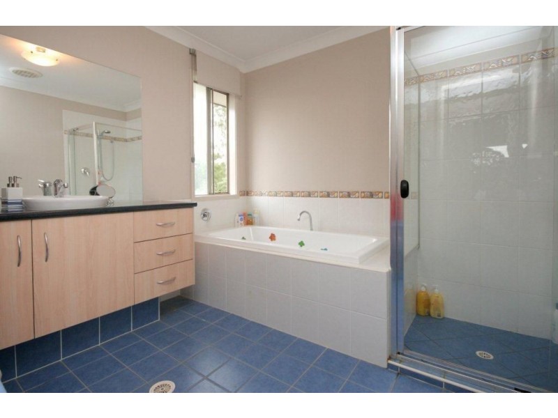 1 Pineview Place, Springfield QLD 4300