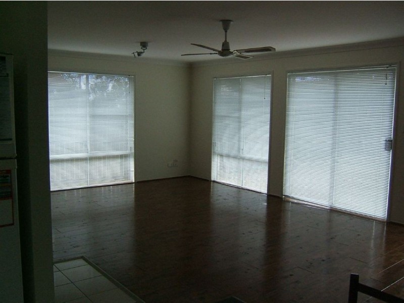 16 Ravenswood LA, Springfield QLD 4300