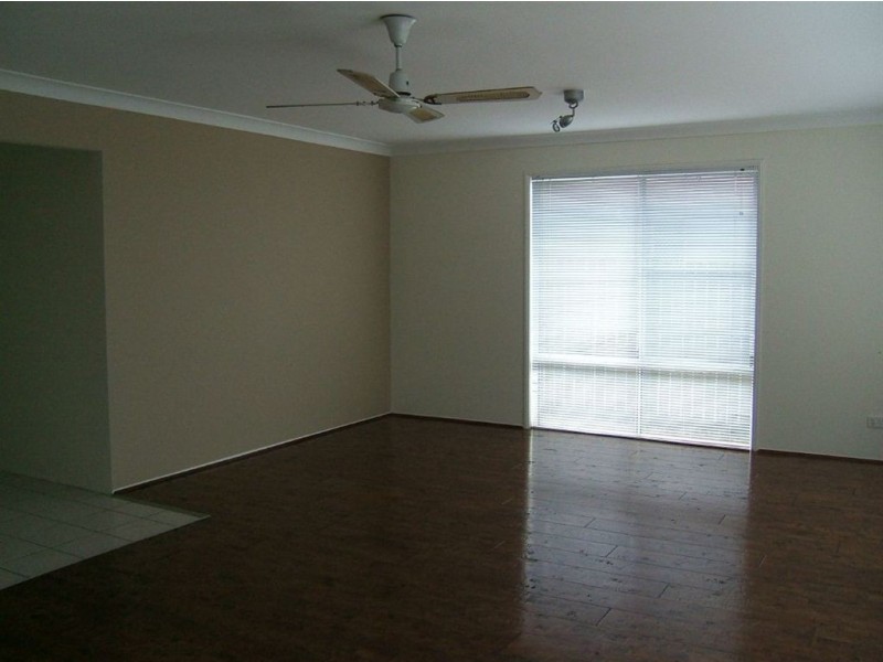 16 Ravenswood LA, Springfield QLD 4300