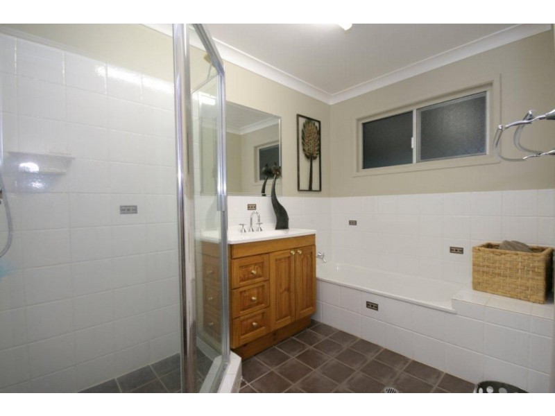 18 Dale Road, Camira QLD 4300