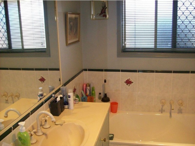 12 Pale Oak Ct, Jimboomba QLD 4280