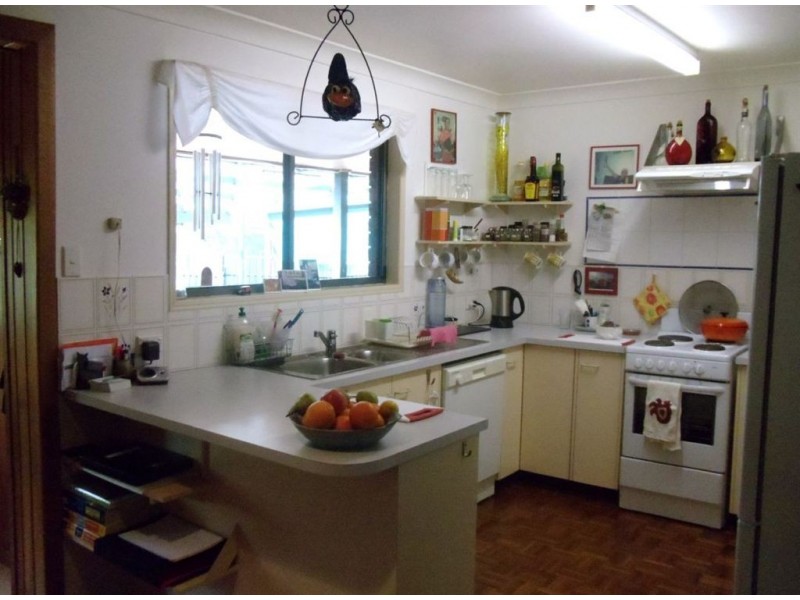 16 Moss Rd, Camira QLD 4300