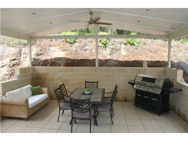 138 Vonda Youngman Dr, Tamborine QLD 4270