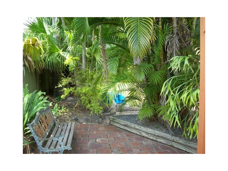 6 Ron St, Camira QLD 4300