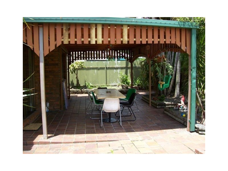 6 Ron St, Camira QLD 4300