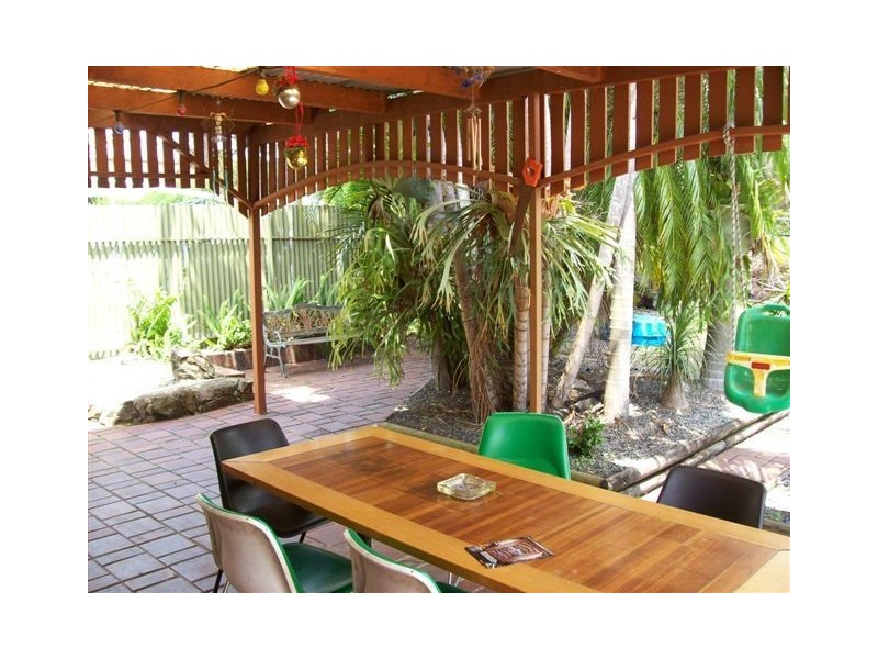6 Ron St, Camira QLD 4300