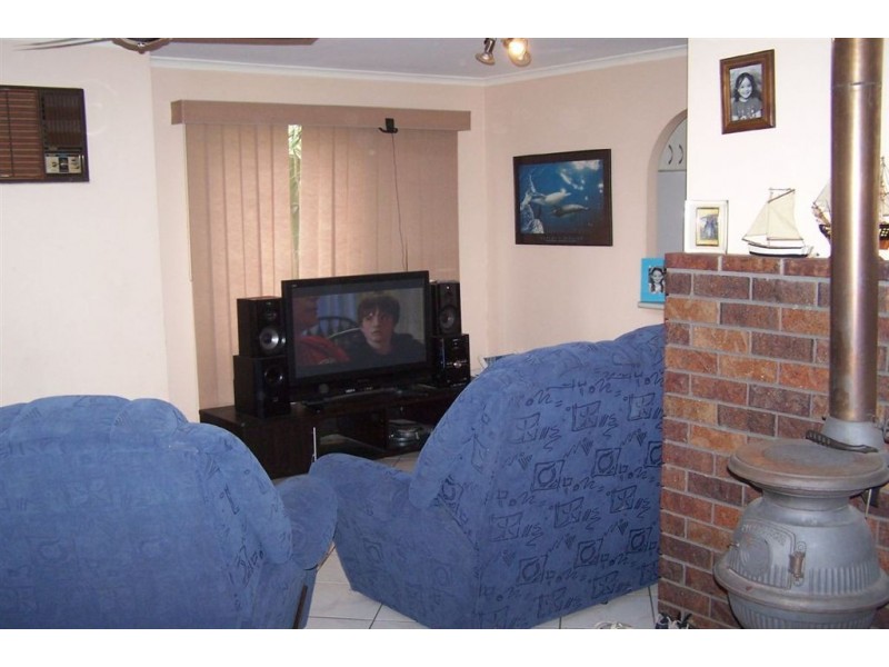 6 Ron St, Camira QLD 4300