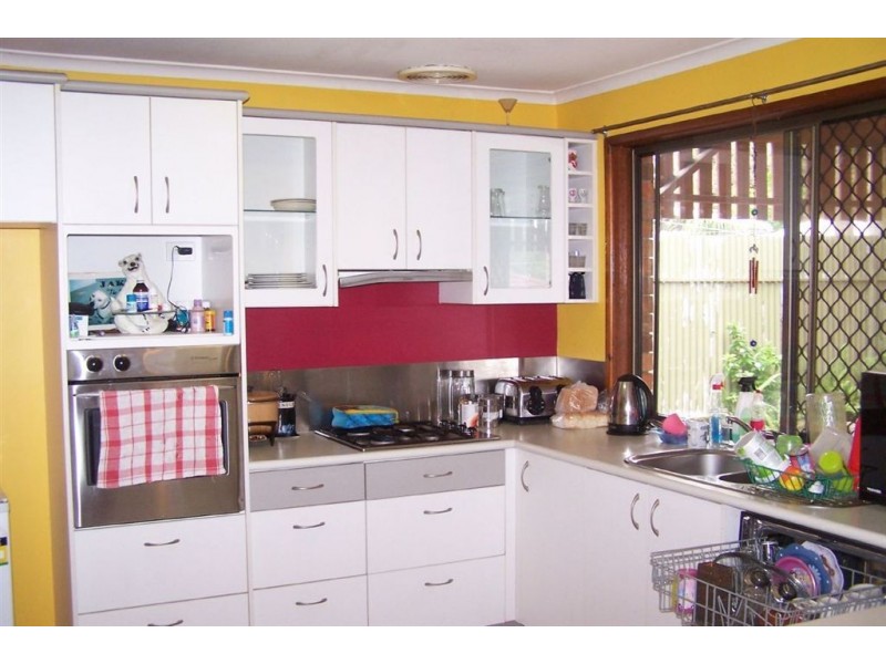 6 Ron St, Camira QLD 4300