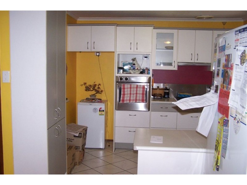 6 Ron St, Camira QLD 4300