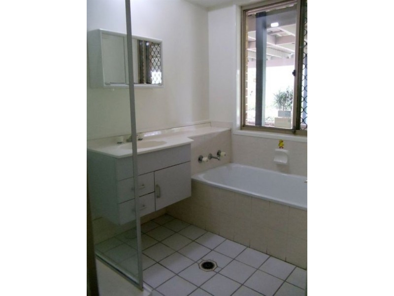 6 Paula Crt, Camira QLD 4300