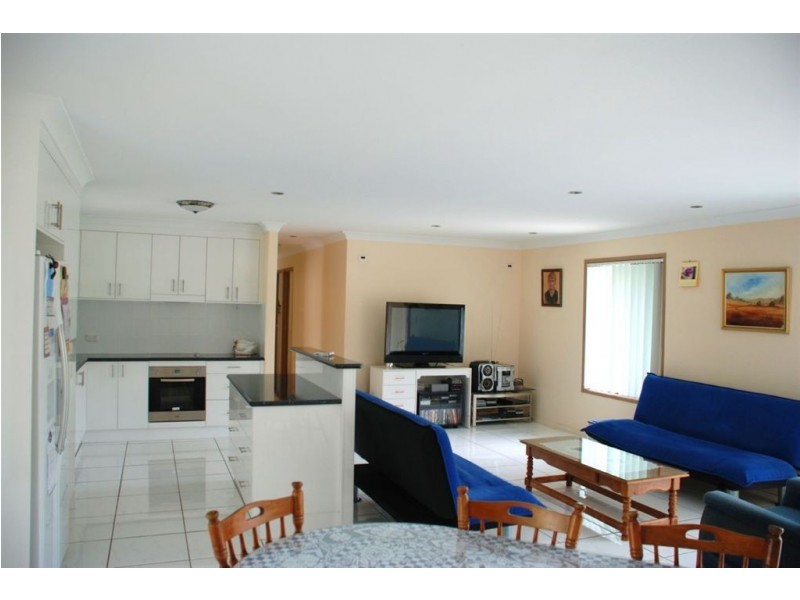 131-133 Cochrane St, Camira QLD 4300
