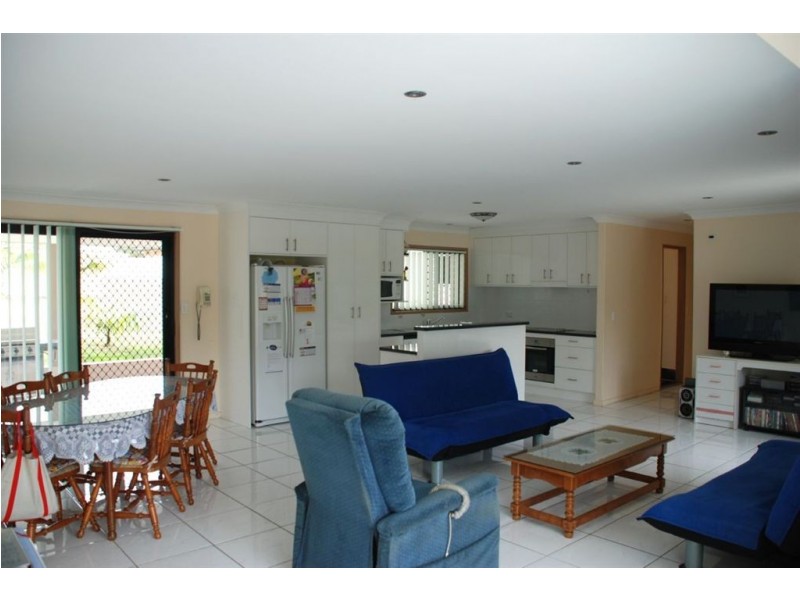 131-133 Cochrane St, Camira QLD 4300