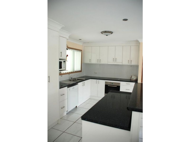 131-133 Cochrane St, Camira QLD 4300