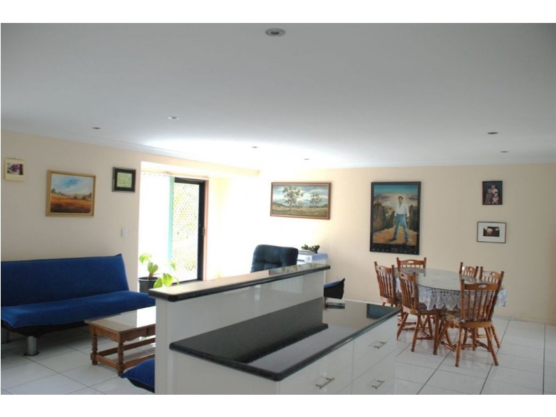 131-133 Cochrane St, Camira QLD 4300