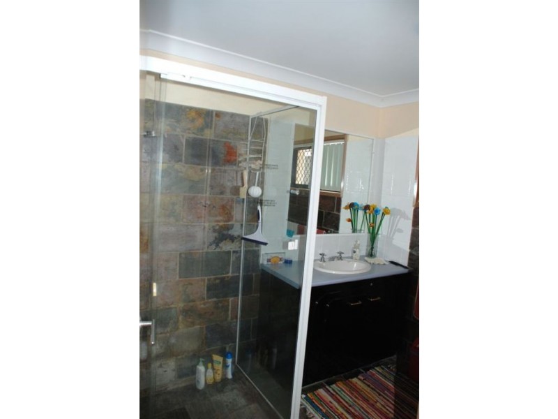 131-133 Cochrane St, Camira QLD 4300