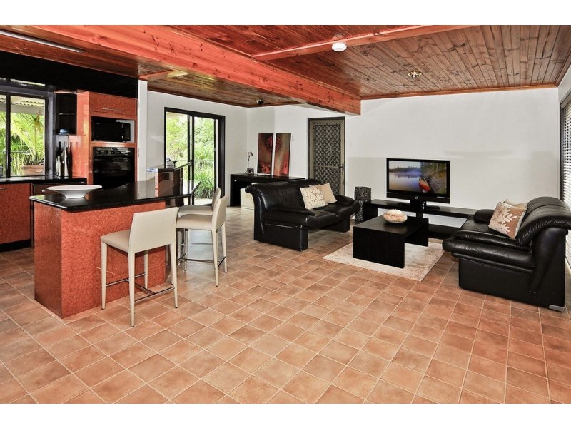 372 Old Logan Road, Camira QLD 4300
