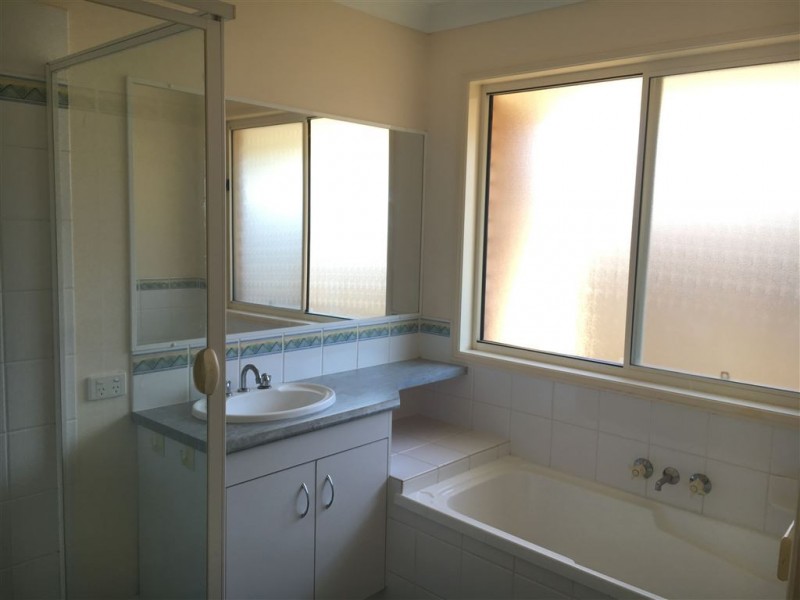 61 Highridge Rd, Springfield QLD 4300