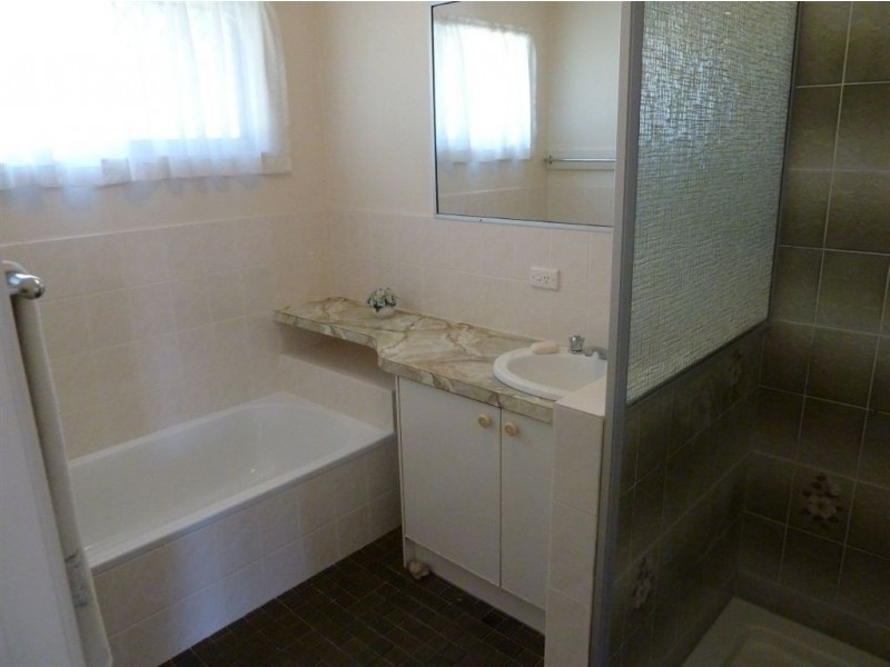 17 Cracow St, Camira QLD 4300