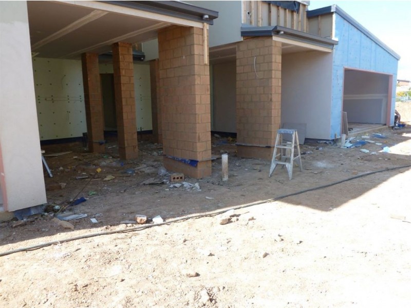 2/23 Commercial Drive, Springfield QLD 4300