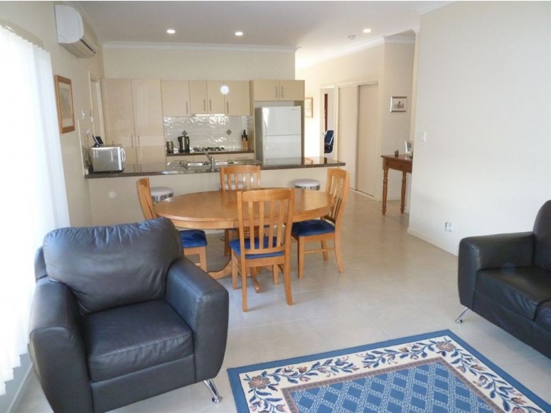 11 Park Edge Dr, Springfield Lakes QLD 4300