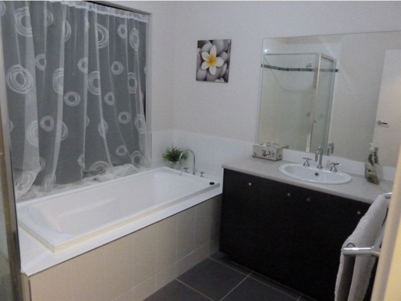 10 Vedanta Dr, Springfield Lakes QLD 4300