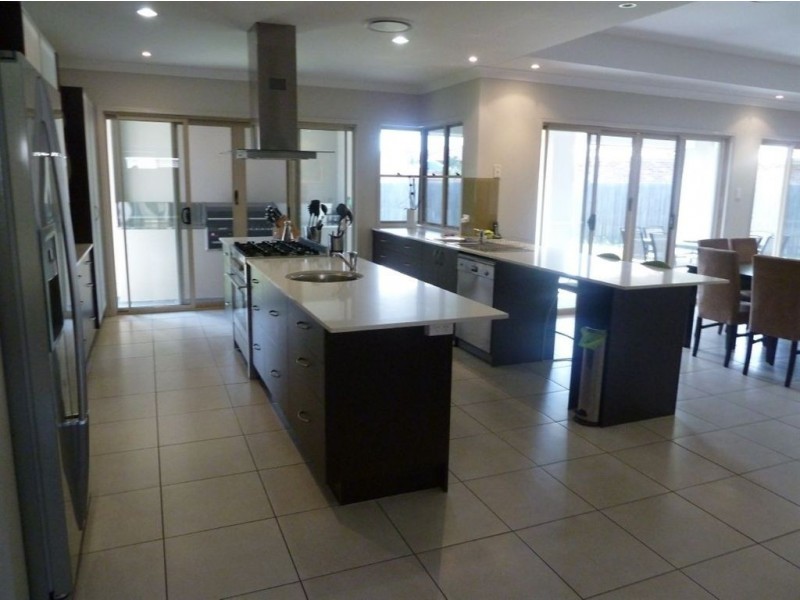 15 Honeywood Crt, Springfield QLD 4300