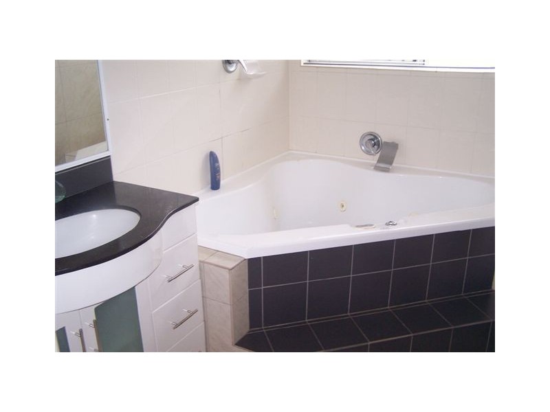 430 Old Logan Rd, Camira QLD 4300