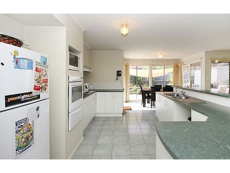 27 Columbus Place, Forest Lake QLD 4078