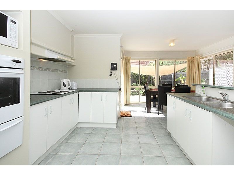 27 Columbus Place, Forest Lake QLD 4078