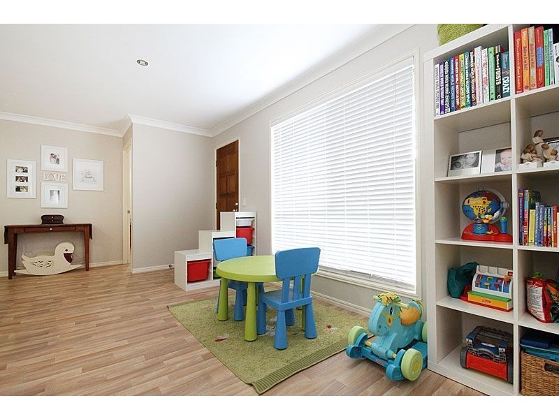 4 Lorraine St, Camira QLD 4300