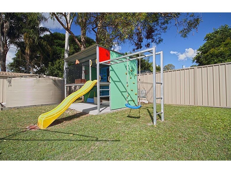 4 Lorraine St, Camira QLD 4300