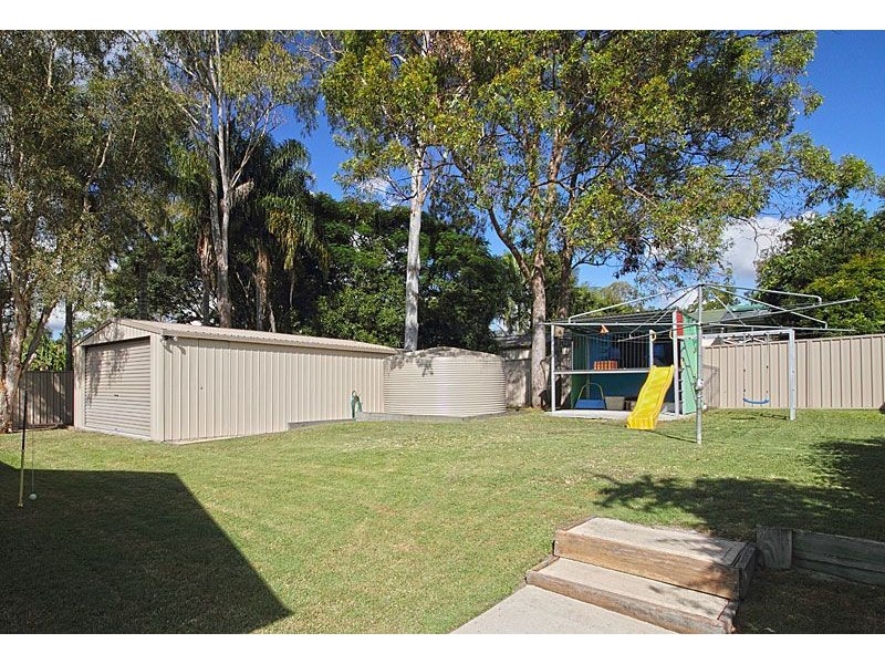 4 Lorraine St, Camira QLD 4300