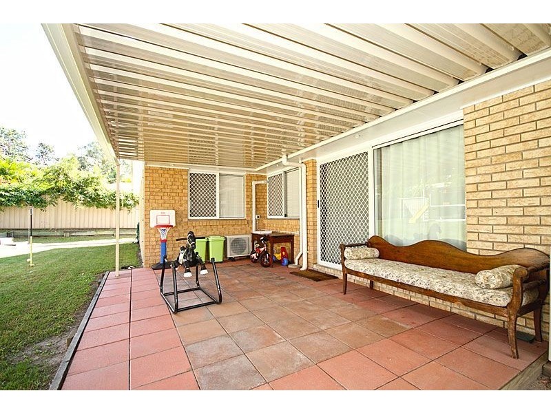 4 Lorraine St, Camira QLD 4300