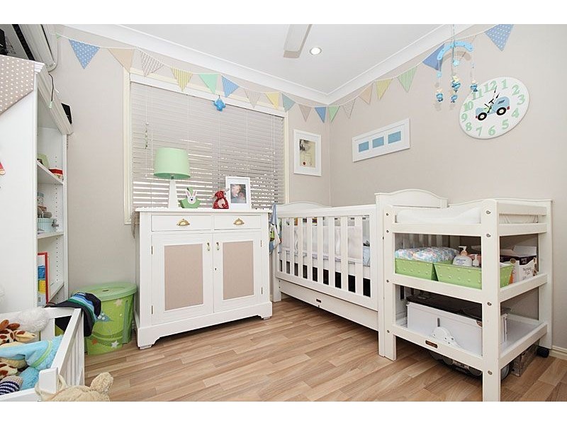 4 Lorraine St, Camira QLD 4300