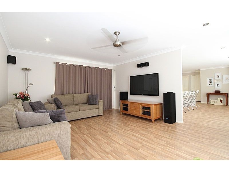 4 Lorraine St, Camira QLD 4300