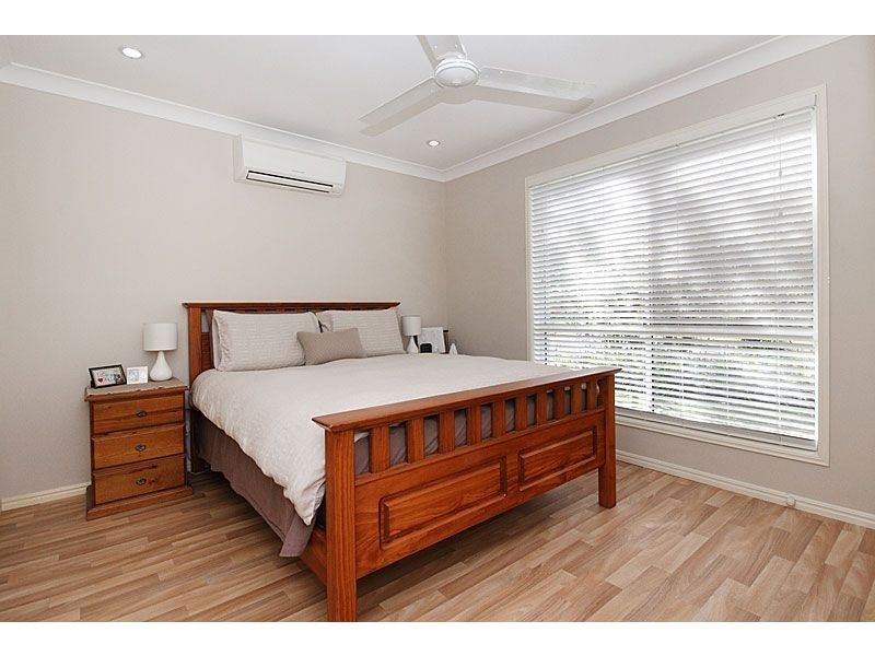 4 Lorraine St, Camira QLD 4300