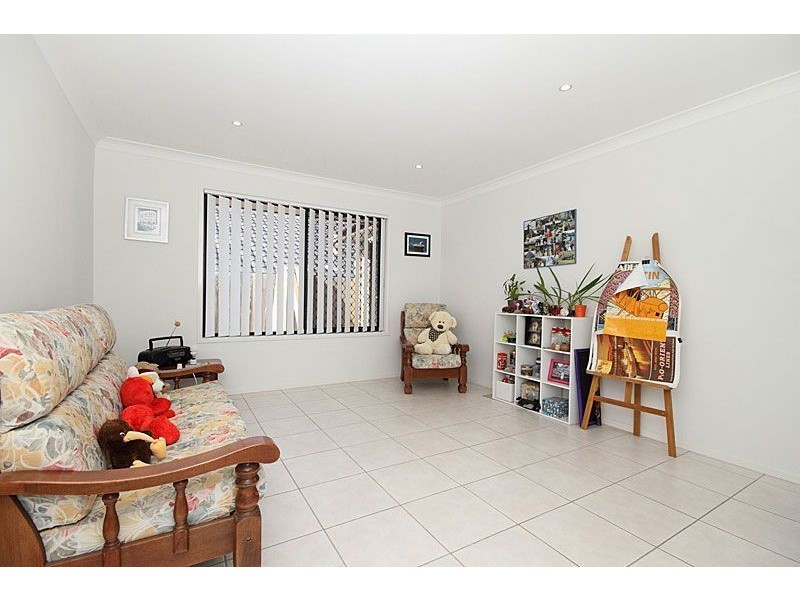 8 Vedanta Drive, Springfield Lakes QLD 4300